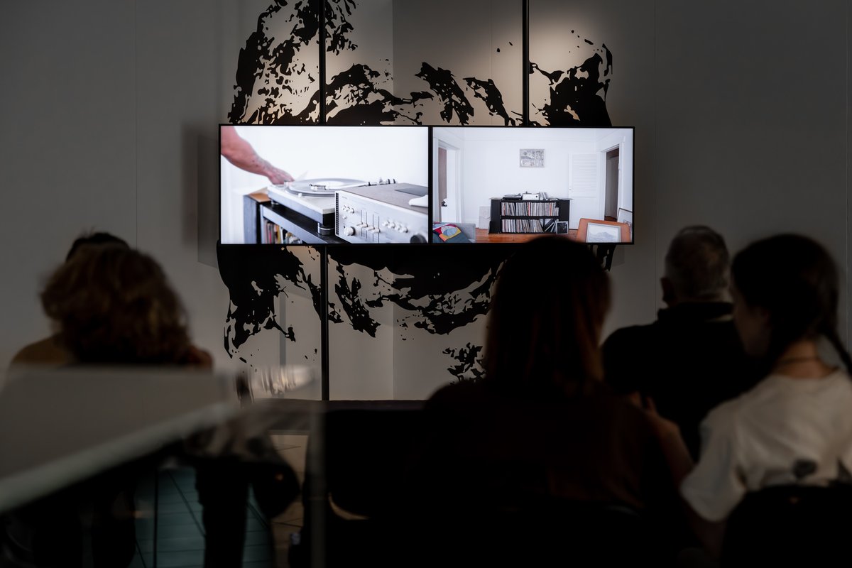 utsart's tweet image. TODAY from 3–4pm.
Joel Sherwood Spring in conversation with Astrid Lorange and Andrew Brooks, as part of 'Objects testify', now showing at UTS Gallery. Register for this free event via link in bio. #joelsherwoodspring #objectstestify #DIGGERMODE #utsgallery #inconversation