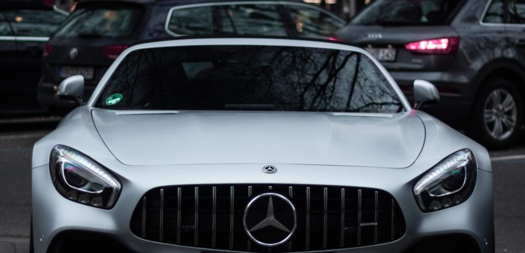 ColumbusCarTRSP's tweet photo. Mercedes Brings Back The V-8. Thank Goodness.
https://t.co/AlU9ifcZE7

#MercedesAMG #V8Engine #CClass #EClass #PHEV

Follow Us!      
Pinterest: https://t.co/41iN07bIF7      
Facebook: https://t.co/pS63SVA6Y9 https://t.co/FFDWZ1ftkb