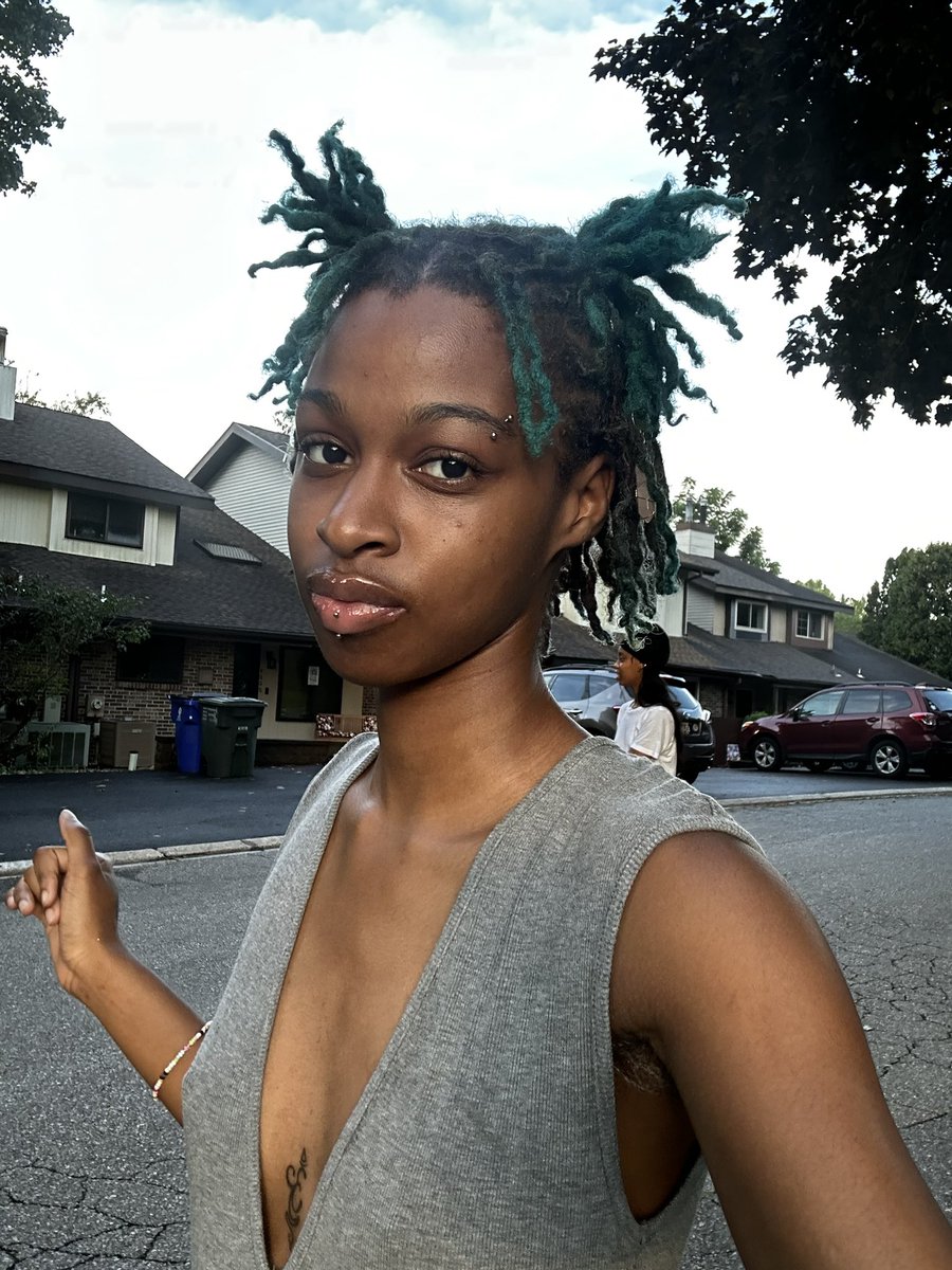 l3najaa's tweet photo. i’m so pretty https://t.co/ZGtMdxDmoX