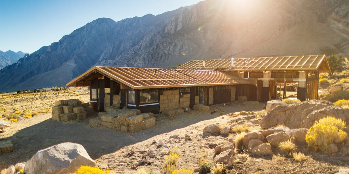 Is the Home of the Future a Straw-Bale House? buff.ly/3OREqNZ