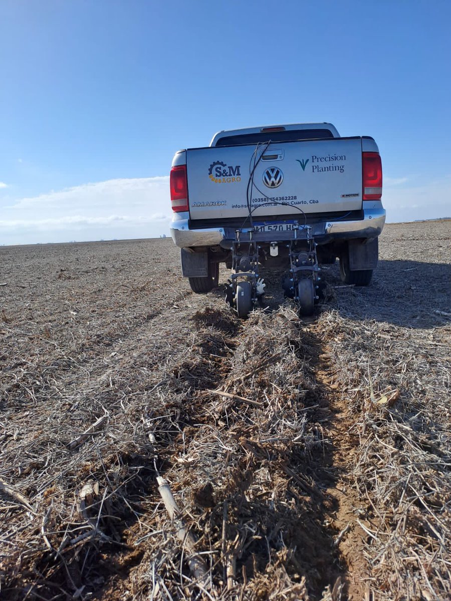 DresMarra's tweet photo. Hoy le llevamos la tecnología a un productor que tiene dificultad para sembrar en un gran volumen de rastrojo por riego subterráneo. (+8 ton/ha trigo y 11 ton/ha en un año). Gracias a #reveal de @PPlantingARG creemos que va a hacerlo sin otra intervención del rastrojo. https://t.co/F2DDc6QJDN