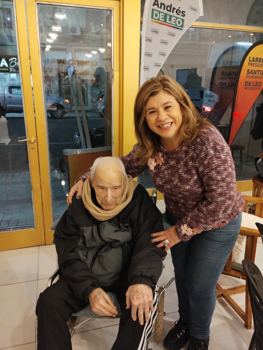 Un ejemplo Hernán Demaestre fue diputado y hoy con 97 años vino a buscar su boleta para ir a votar .