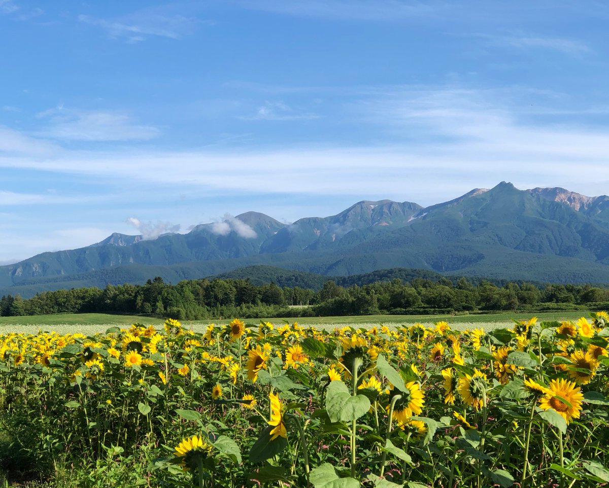 空と山の間で 空と山の間で Mountain climbing] 4K Village of 550,000