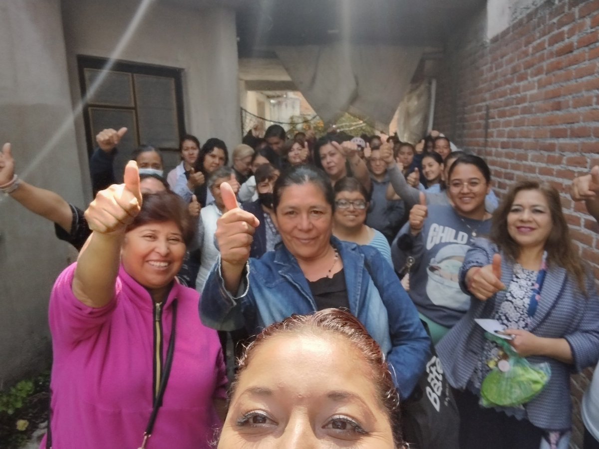 PerlaMoran85's tweet photo. #Toluca #Distrito34 #AlfredoDelMazo  con esfuerzo , dedicación y amor el equipo se forma con convicción! Somos fuertes! https://t.co/nKcjWv1ev7
