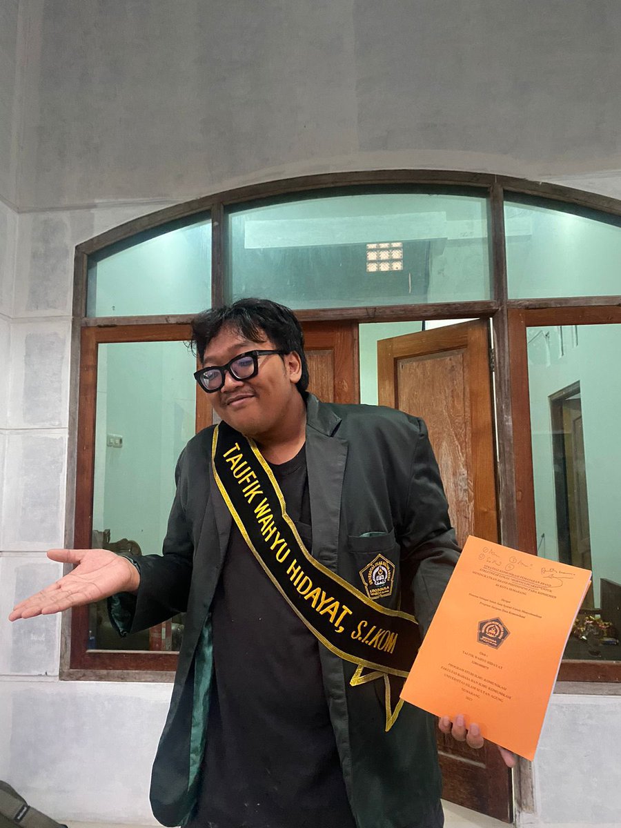 topexpaw's tweet photo. Terimakasih banyak untuk semua yang sudah banyak membantu 🥹, tak kiro skripsi angel bgt nek dilakoni yo bar. So proud of me  ✨ https://t.co/Gb4xk0lN0m