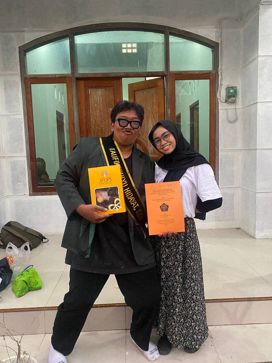 topexpaw's tweet photo. Terimakasih banyak untuk semua yang sudah banyak membantu 🥹, tak kiro skripsi angel bgt nek dilakoni yo bar. So proud of me  ✨ https://t.co/Gb4xk0lN0m