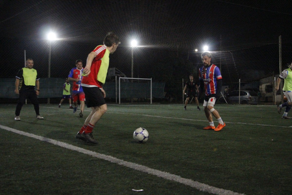 jaimemendezh's tweet photo. Hoy, en un gran encuentro en el límite de Mitre y Trujui, compartimos un picadito con referentes de escuelitas de fútbol de todo el distrito y aprovechamos para agradecerles el trabajo deportivo y social que hacen con miles de chicos de todos nuestros barrios #SanMiguel https://t.co/zkPpJm6SnU
