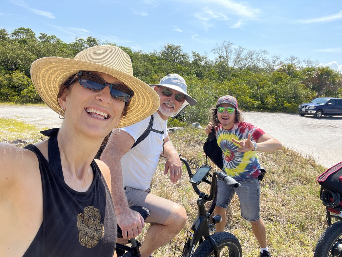 You'll always have a fun time when you're on
a tour with Neil 😁🥳

#thingstodostpete #thingstodostpetebeach
#buybeachesfirst #carfreestpete #stpeterising
#stpeteisawesome #stpetersburgmurals #stpetemurals
#stpete #stpetersburgfl #stpetersburgflorida
#stpetersburg #LoveFL #dtsp