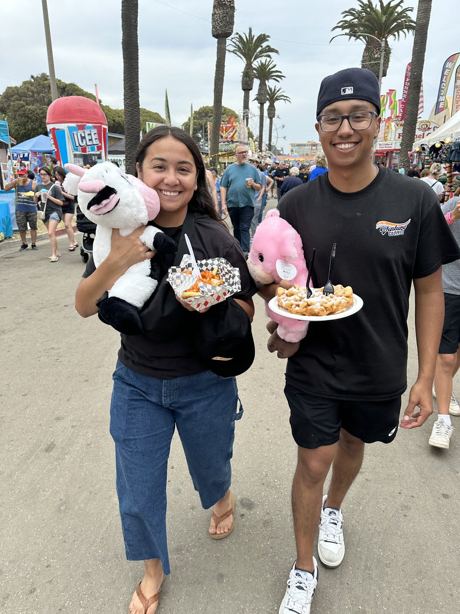 Ready to have some fun at the Ventura County Fair? 🎡🎠🎢

 ➡️ We’ve been busy passing out coloring books, stickers, flyers, candy, hats, t-shirts & more at our booth. 

🌽🐷🎡So, we decided to take a break and enjoy the FAIR!

Stop by the #VenturaCollege booth for free swag. We