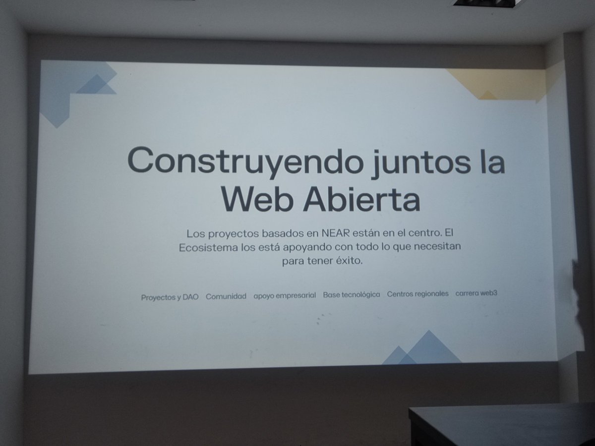 SoyHodler's tweet photo. Presentes en el MeetUp Introducción a @NEARProtocol -"Estamos evolucionando en conceptos..." 
✅Transacciones que tardan 1 segundo 
✅Fee de transacción siempre será 0.01 usd
✅Posibilidad de desarrollo y despliegue en el menor tiempo posible 
✅Actualmente aplicaciones de polygon, polkadot y Ethereum corren sobre NEAR... Con @anmatig Embajador #NEAR en Colombia 🇨🇴