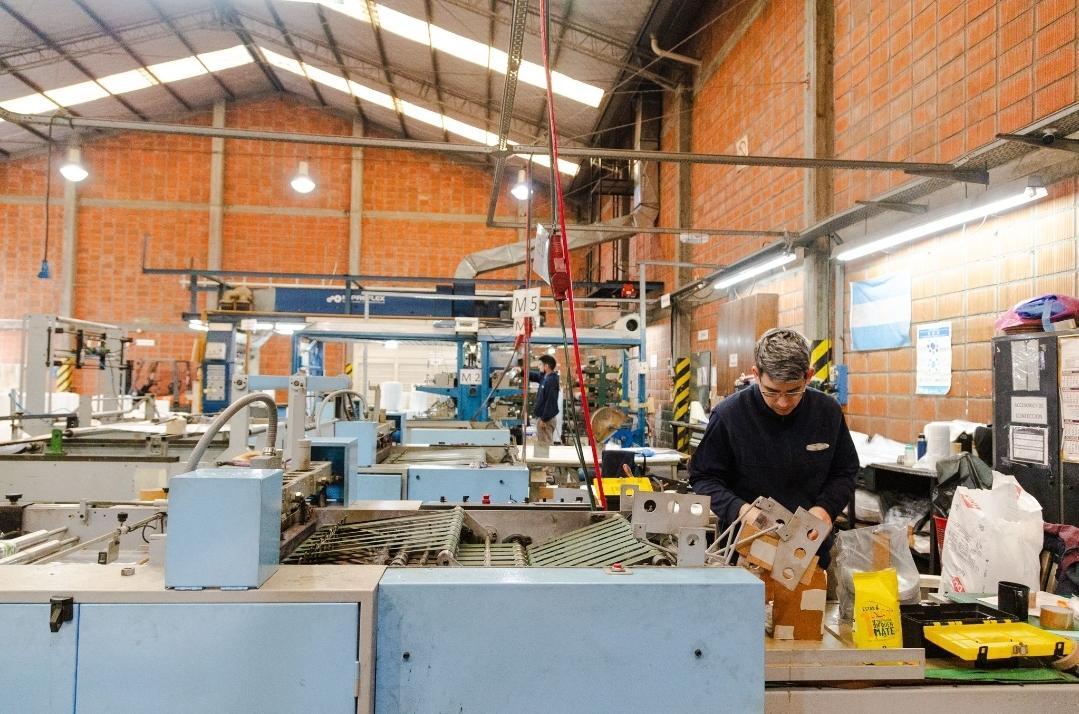 Visitamos CT PLAST SRL, una empresa familiar de #Hurlingham con más de dos décadas de trayectoria en la fabricación de productos de polietileno. Con 15 empleados, la empresa mantiene y genera empleo en la zona, contribuyendo así al desarrollo económico local. #SiempreAcá ❤️