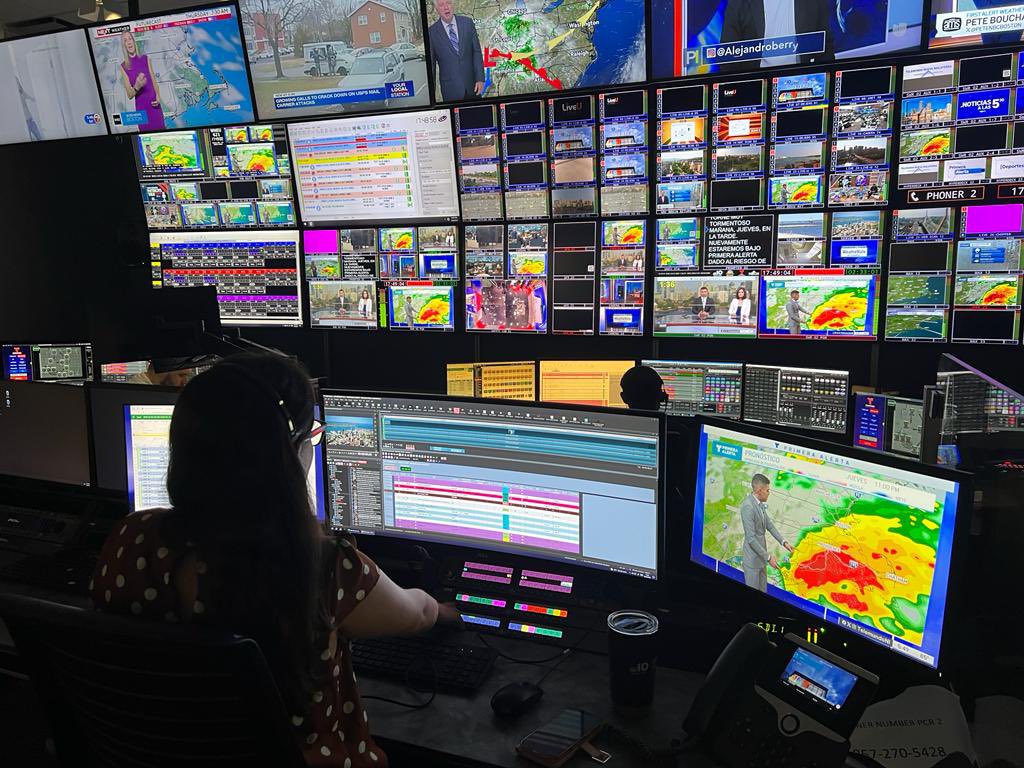 MTCFuster's tweet image. Dándolo todo en esta etapa de mi carrera y a la vez aprendiendo mucho. #Telemundo #TelemundoNuevaInglaterra 

📸 por @GraceGomez