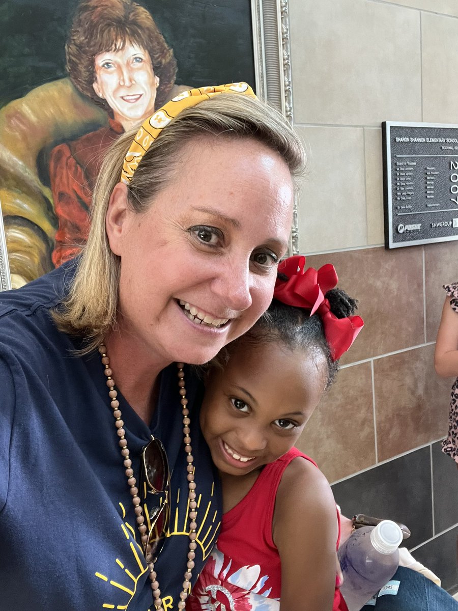Highlight of the day was seeing a familiar face at my new school!  #shannonstars