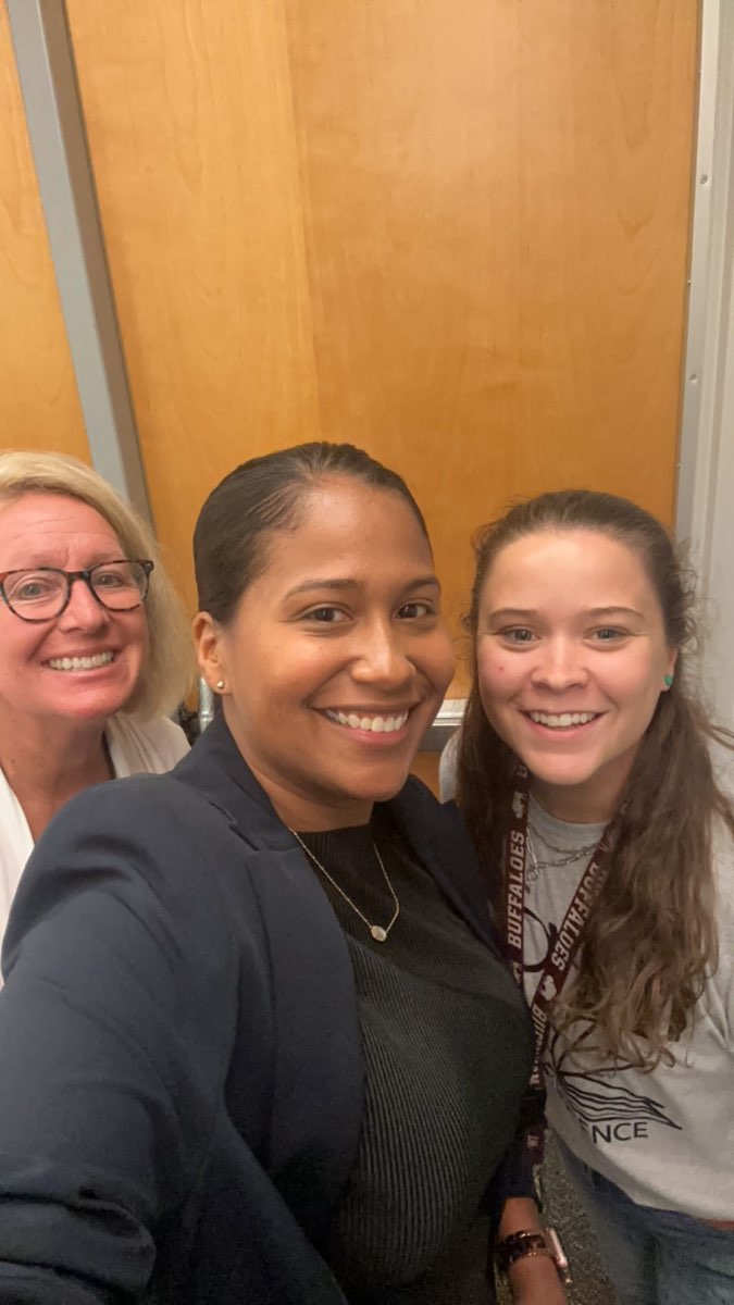 MrsH98's tweet image. Houston admin team had a great time learning from @iInstructIrving along side our @SamhoustonMS teachers today! We are ready! #samside #TexanPride @Ktarver2