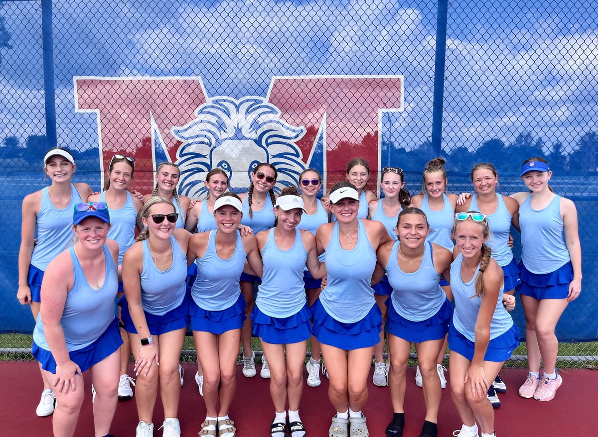 MHSTennis5's tweet photo. Great matches today! It’s rare to have FOUR 3-set matches against a team. Everyone played and gave it their all. Varsity had a strong 2-3 loss, and JV sailed through with a 5-1 win. https://t.co/GoUSVO4Iy6