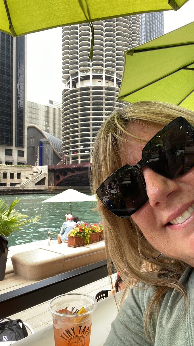 tvalery's tweet photo. Hey #chicago, what’s going on tonight?? https://t.co/1qlRC2c8nQ