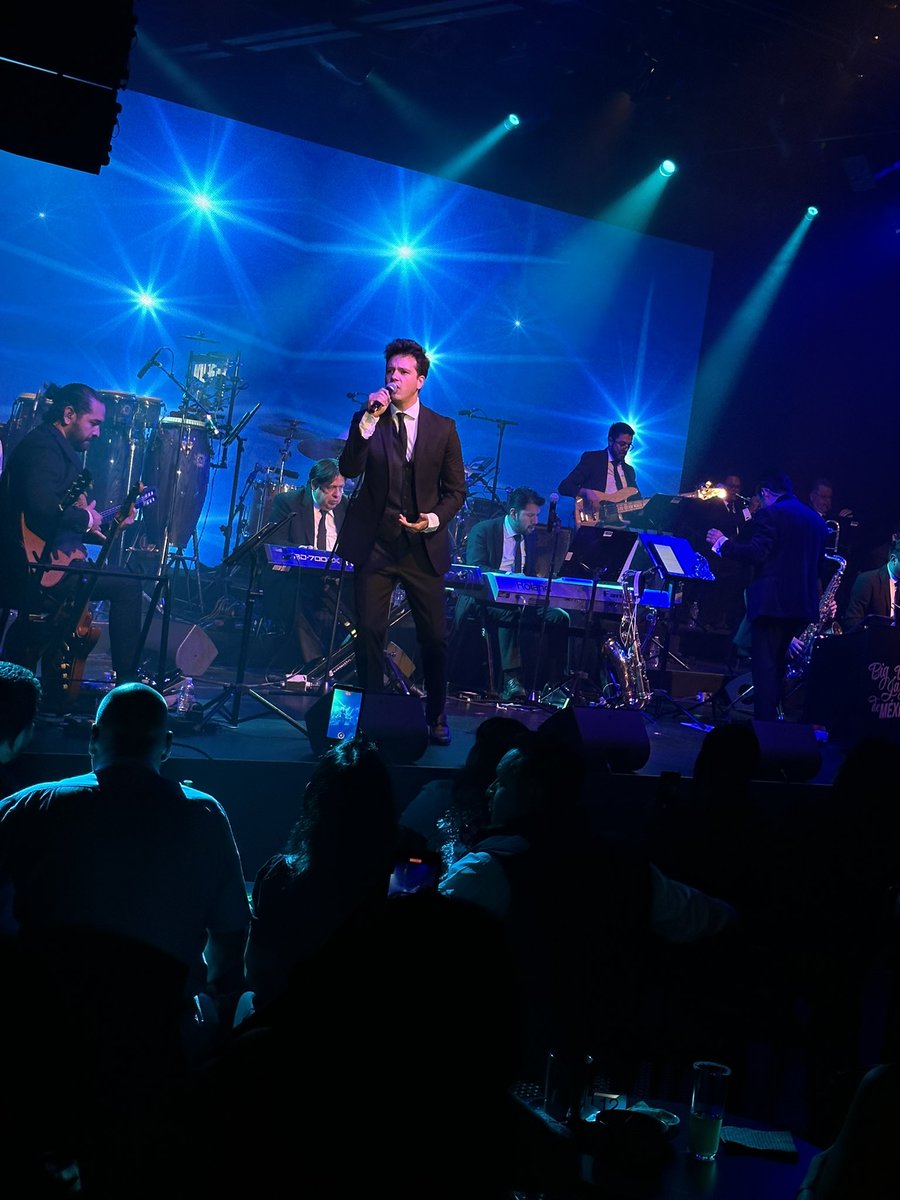 La noche de ayer, <a href="/AxelMuniz_Music/">Axel Muñiz</a> brilló en el escenario del <a href="/LunarioMx/">Lunario</a> junto a la <a href="/BigBandJazzMx/">Big Band Jazz de México</a> 📸 #TalentoAlacran