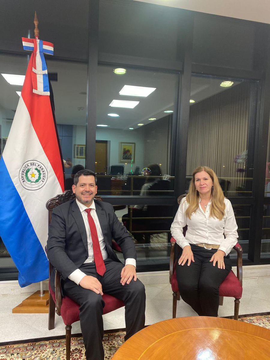 raulatorre's tweet photo. Estamos comprometidos a trabajar por una salud de calidad y con calidez.
Recibí la visita de la ministra de salud designada María Teresa Barán y hablamos sobre los planes para mejorar las condiciones de salud de los paraguayos.
🇵🇾👩‍⚕️ https://t.co/JgEXogIL5N
