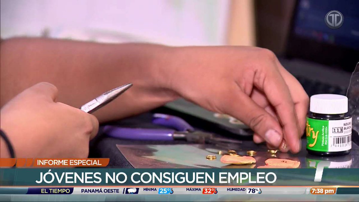 TReporta's tweet photo. La falta de experiencia y pocas oportunidades empuja a miles de jóvenes hacia la informalidad. "Una vez en una entrevista me dijeron que estaba sobrevalorada para el salario que me iban a dar, que si lo iba a tomar; Les dije que lo que me importaba era la experiencia", declaró María de los Ángeles, graduada desde hace cuatro años, quien no pierde la esperanza de conseguir empleo. #TReporta