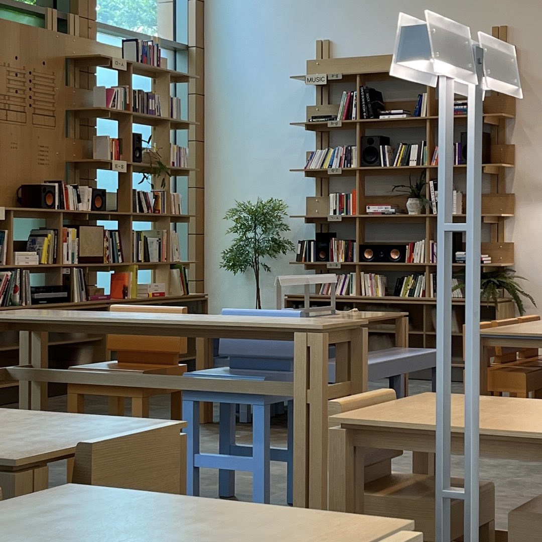 [INFO] Taehyung will be performing on Tiny Desk Korea 

Tiny Desk Korea, The Korean version features live performances by musicians and band sessions in a library and is made with mid-form content of 15 to 30 minutes per episode.