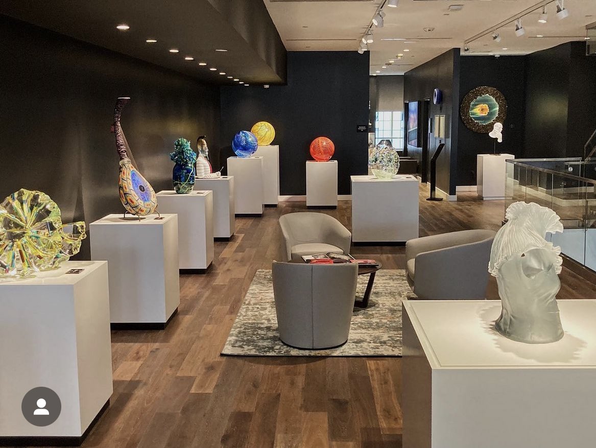 joigabrielle's tweet photo. Cool places to get unique/different drinks in the 757. 

1. Glass Light hotel - its a hotel with a fantastic bar/restaurant &amp; museum inside. Downtown norfolk on Granby. The drinks are unique &amp; not the usual cocktails. $14-$22 per drink. Art is fire too. https://t.co/5LuHJ2Wwb2