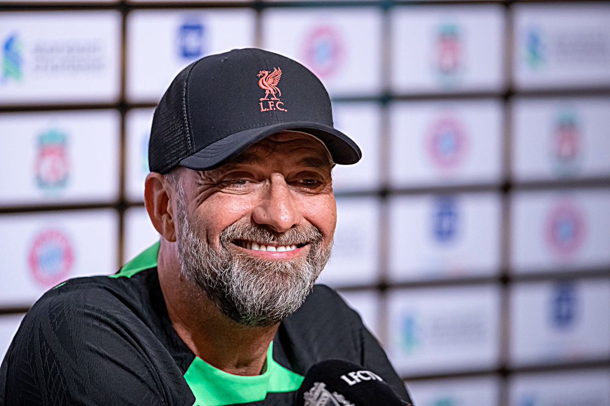 “If you bring one player in for £100M and he gets injured, then it all goes through the chimney. The day that this is football, I'm not in a job anymore, because the game is about playing together.” ~ Jürgen Klopp 🤔