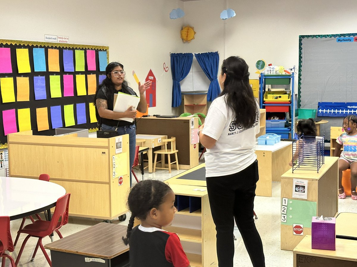cochran_school's tweet photo. Meet the Teacher Night was a hit!!!   @ACEDallasISD @SHussainDISD @MRamirezDISD  #BestYearYet #Region1Excellence https://t.co/lvs6itWyC9