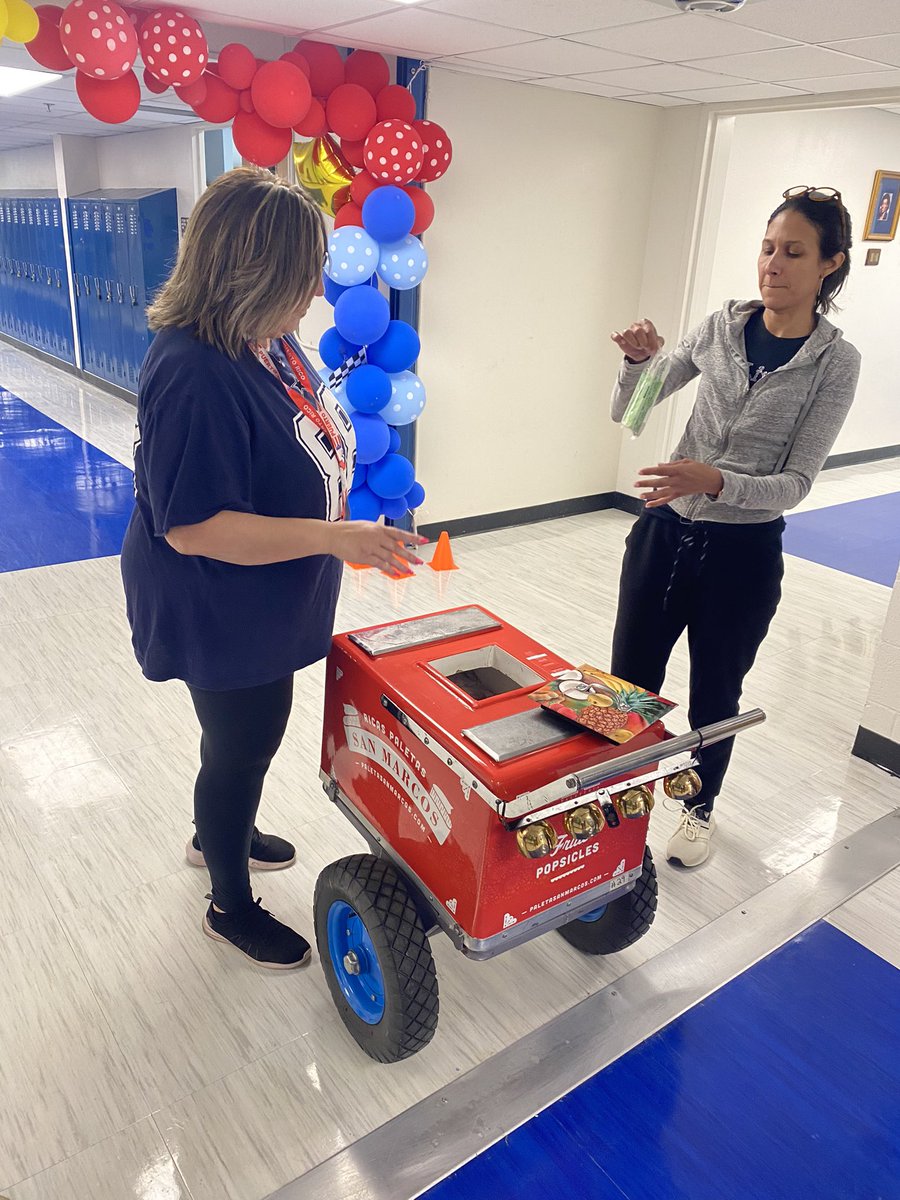 WMAndersonES's tweet photo. Thank you @United2Learn  for our paletas! Our team was so excited and really enjoyed their treat! #LevelUpWithLearning #BeatTheHeat https://t.co/X94VdfTeqx
