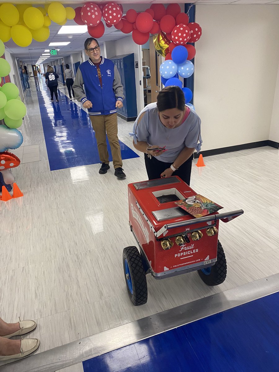 WMAndersonES's tweet photo. Thank you @United2Learn  for our paletas! Our team was so excited and really enjoyed their treat! #LevelUpWithLearning #BeatTheHeat https://t.co/X94VdfTeqx