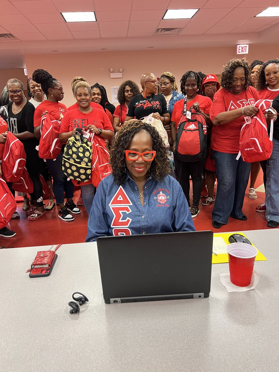 Tune in to <a href="/ABC7Chicago/">ABC 7 Chicago</a> to see our chapter president <a href="/I_SCURRY/">Shaunessye Curry</a> in conversation with our soror and news anchor <a href="/BurtonABC7/">Cheryl Burton</a> about the hundreds of book bags we’re preparing for Saturday’s Bud Billiken Parade! (1/2)