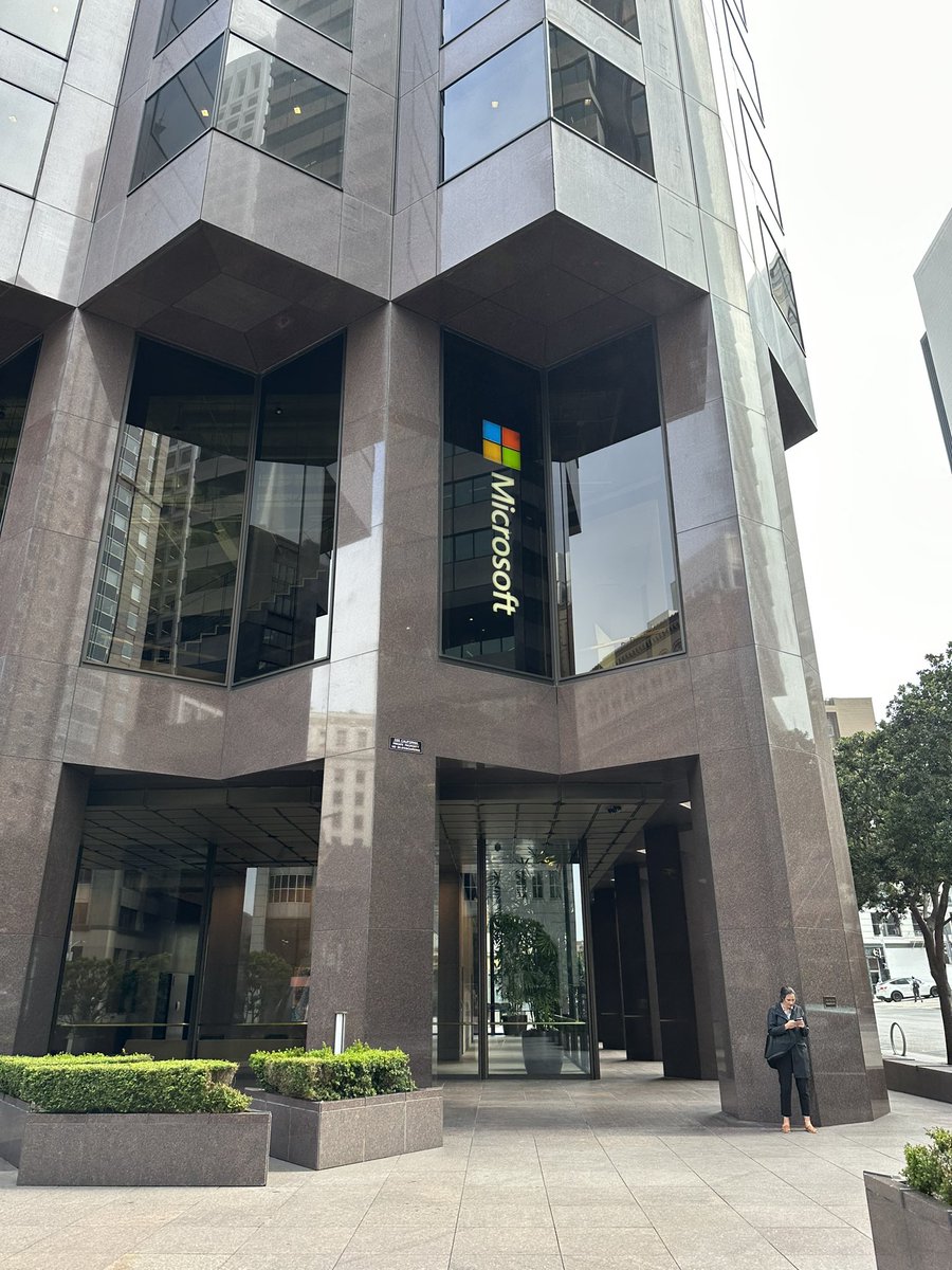 Today with <a href="/GDGSanFrancisco/">GDG San Francisco</a> we have our streaming systems event with our awesome partners at Microsoft Reactor and <a href="/confluentinc/">Confluent</a>! First up we have <a href="/TheDanicaFine/">Danica Fine</a> talking about Kafka.