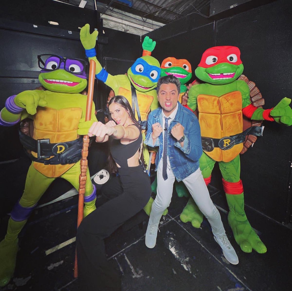exatv's tweet photo. Ya puedes disfrutar de el #TuNight de hoy en https://t.co/D3Jiyc2Dvi 🐢🍕
No te pierdas este increíble show con: Leonardo, Donatello, Miguel Ángel y Rafael, las mismísimas #TortugasNinja. https://t.co/ji06OZtAAu