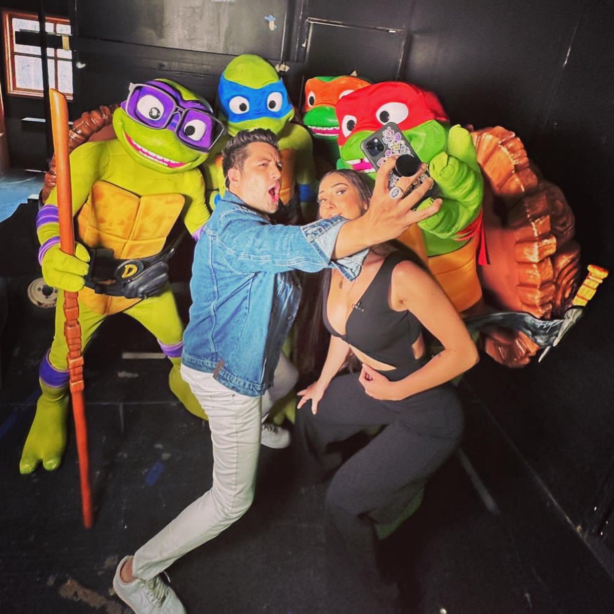 exatv's tweet photo. Ya puedes disfrutar de el #TuNight de hoy en https://t.co/D3Jiyc2Dvi 🐢🍕
No te pierdas este increíble show con: Leonardo, Donatello, Miguel Ángel y Rafael, las mismísimas #TortugasNinja. https://t.co/ji06OZtAAu