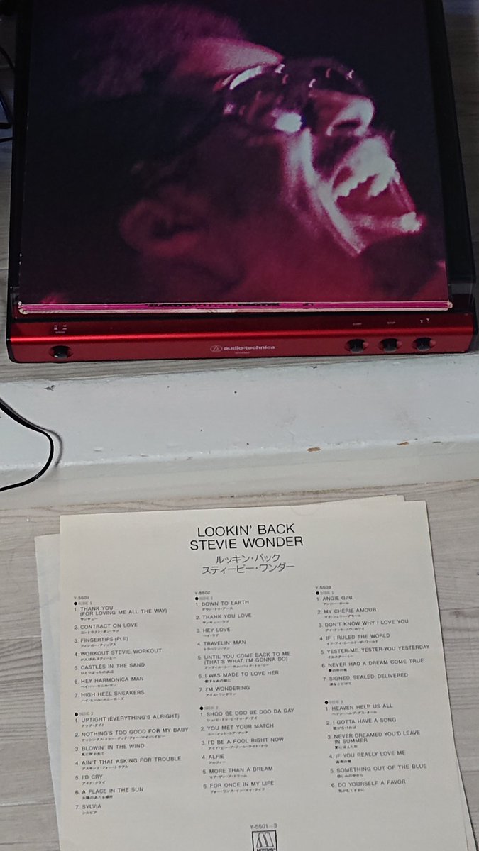 umanarikunDcom's tweet photo. #レコードのある生活
#StevieWonder
#LookinBack で
部屋掃除
エアコンはない‼️✌️ https://t.co/plL6FmIhMf