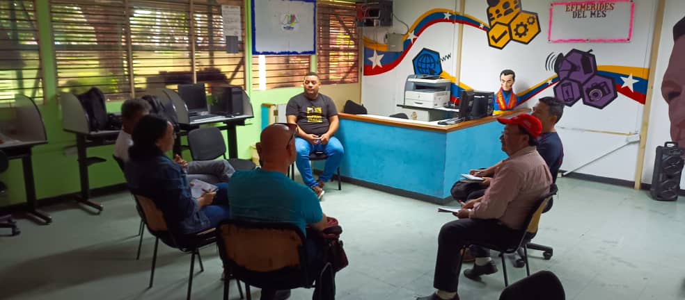 🚩#EnFotos | Desde el Infocentro del Espacio Cultural de la Cinqueña, se realizó reunión de trabajo de la Comisión de #Cultura con compañeros (as) vinculados al teatro en #Barinas, a fin de coordinar acciones para el arranque del Grupo Experimental de Teatro

#10Ago
#PsuvBarinas