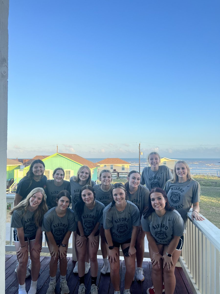 alvordvball's tweet photo. 1st dub of the season ✅ 
Now onto our Galveston tournament for the next few days! 💛🖤 https://t.co/QNgcUFL1II