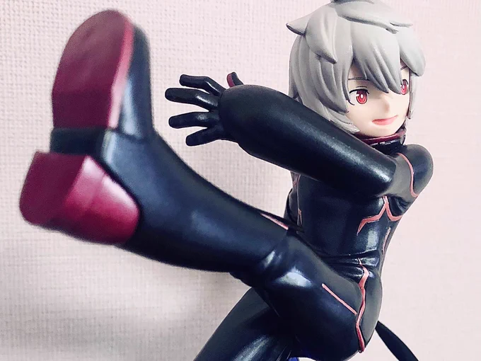 ずっと開け渋ってた遊真くんフィギュアをじっくり観察
