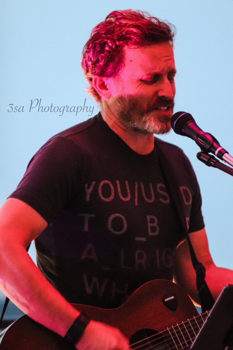 3saPhotography's tweet image. Some folks are posting silhouette pictures of Rob.  I don’t have those, but i do have Pink Rob!
Rooftop Show
Rob Benedict
#MomentoCon
Pittsburgh
8-5-23