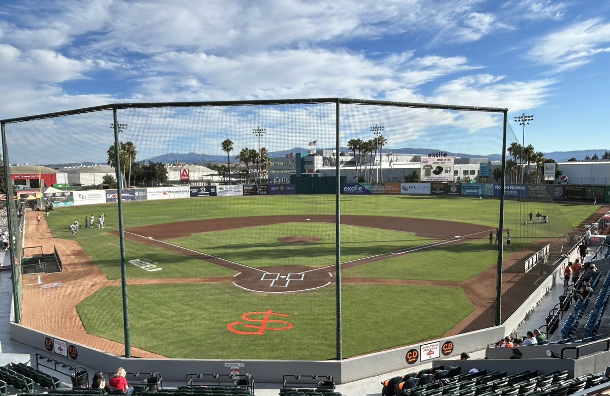 #SJGiants look for a third straight win over Fresno. Mauricio Estrella makes the start tonight. SJ 10-2 in their last 12 gms here at Excite Ballpark.

Manager Jeremiah Knackstedt joins me pregame at 6:15. First pitch 6:30. Watch on MiLB TV or listen here: milb.streamguys1.com/san-jose