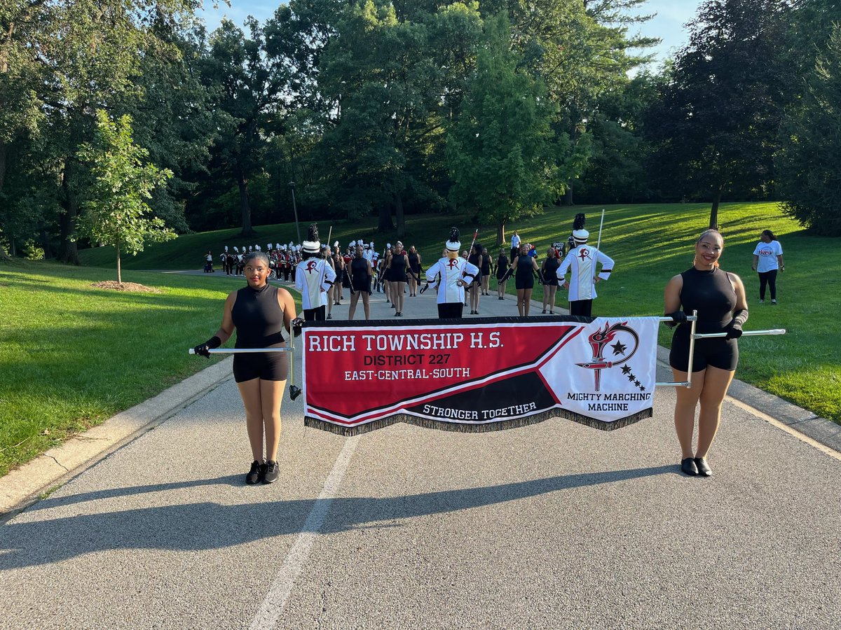 RTHSActivities's tweet photo. @rich227bands marches in the @ILStateFair Great Job Mighty Marching Machine @rich227arts @RichTownshipHS https://t.co/a3LlEfxJxd