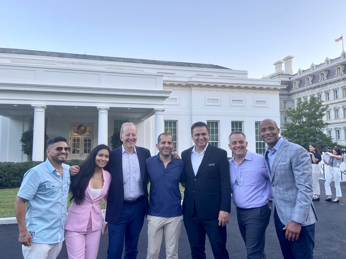 BCusterTV's tweet photo. First family of boxing 🥊 
Great tour of the @WhiteHouse  thanks to @JimGrayOfficial https://t.co/XoXaixpm3A