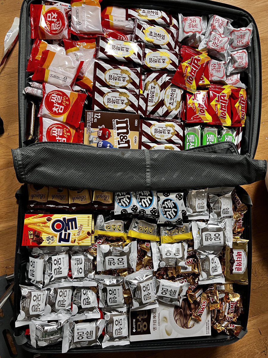 Good morning, Zerose! Just woke up and thought you'd enjoy this. Guess what? I got a sweet kiss from adorable Jaeyul, and I couldn't wait to share! Also, there's Yujin – proof that I'm great with kids, right? And I've got some treats for the little ones (not for me ofcourse :p)