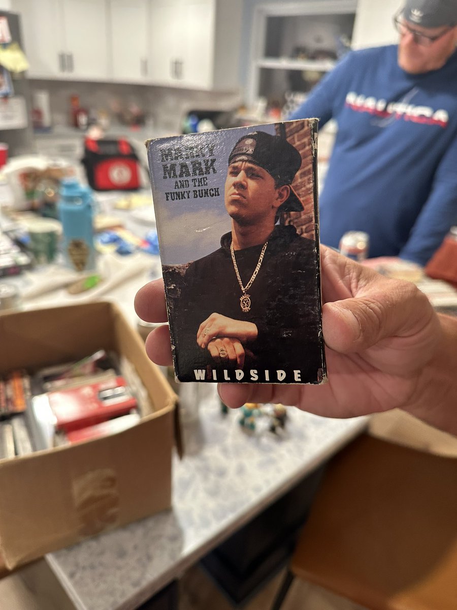 SpaceFrksMeOut's tweet photo. @markwahlberg can you sign this at your earliest convenience https://t.co/8UopWrRGQ5