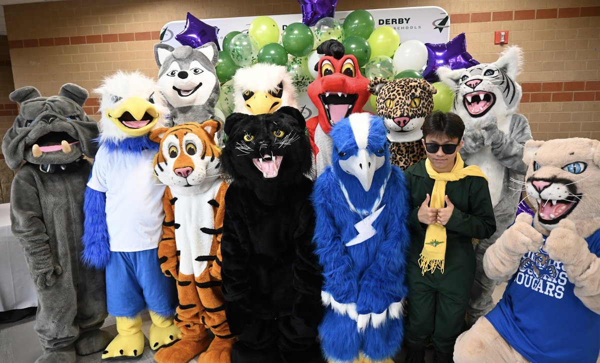 DerbySchoolsKS's tweet photo. Ahead of our schools welcoming back students &amp; families tonight, staff began the day being welcomed back themselves. @DerbySupt provided a district update, followed by an incredibly powerful program from @signingthesong. #DerbyBack2School https://t.co/lGta7qG2b6