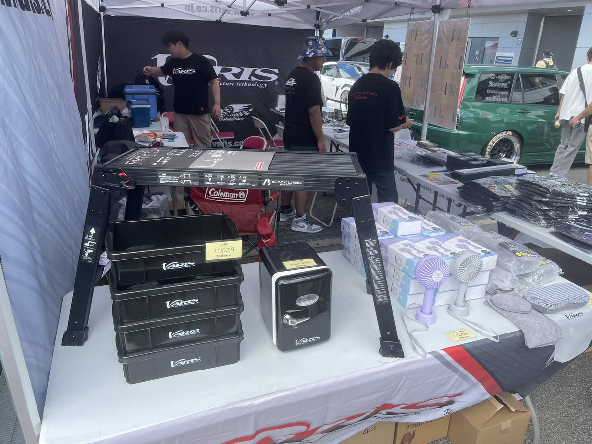 varis_japan's tweet photo. FUEL FEST JAPAN バリスブースでは、オリジナルグッズを販売中‼︎
バリスブースにお立ち寄りください!
#varis #varisjapan #バリス #FUELFEST #ワイスピ https://t.co/1vOj0tlnpW