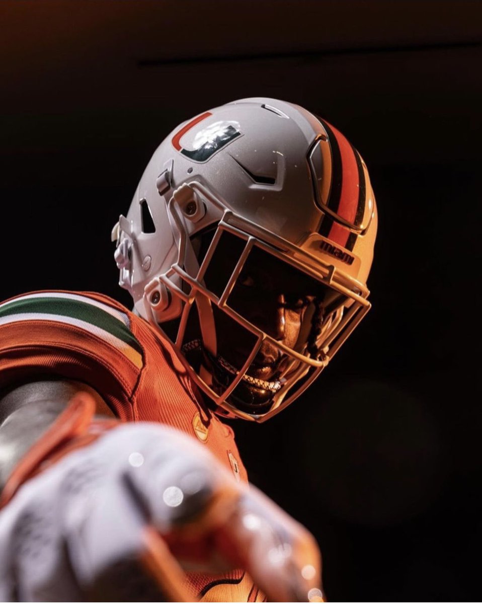 _DFranklin's tweet photo. Mr. Williams. 🧡💚🙌🏽 #SafetyRoom https://t.co/aZw1zqvSi8