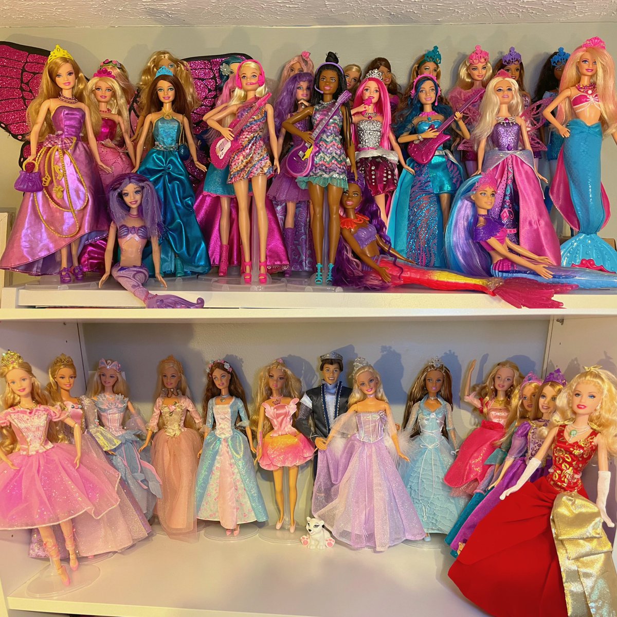 dollcinema's tweet photo. a look through my doll collection: a thread 🧵 💖

this has been requested before so i thought i’d take u all on a journey through my doll displays! 😇 https://t.co/dYuC1TZwOA