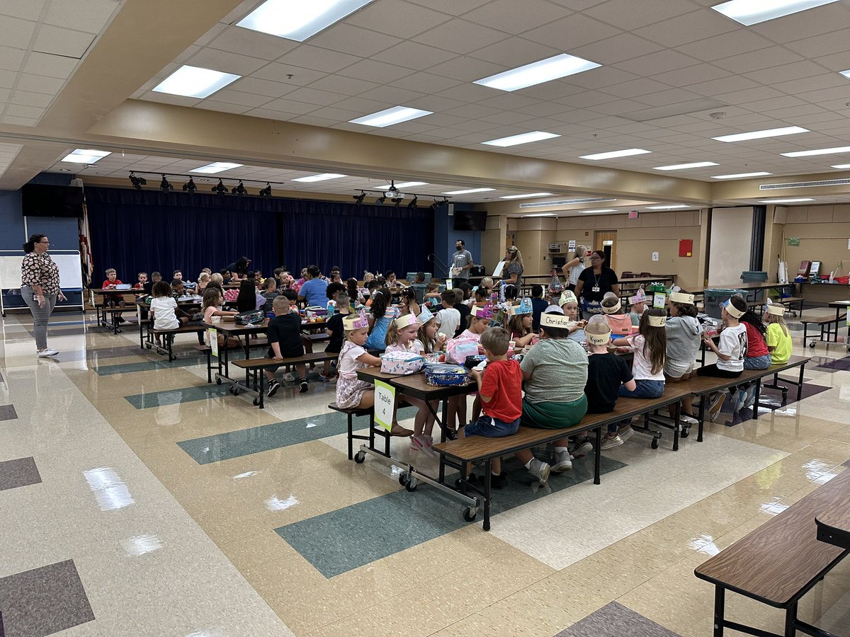 KBrinkman_OCPS's tweet photo. Mr. McCloe stopped by as we started building the foundations today for a successful year during lunch. Our AP, Mrs. Soldano, shared what it means to ‘RISE’ everyday and how classes can earn their ‘Golden Spoon’. Day 1 down! @rmccloe @ColumbiaES_OCPS https://t.co/R4cyeuFgt5