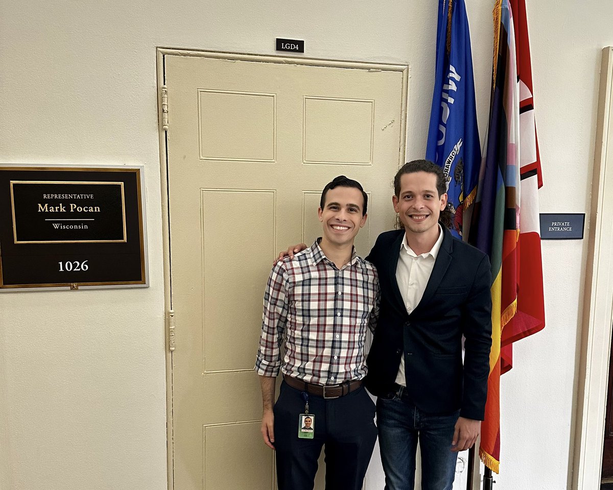 EIvanOrtiz's tweet photo. En nuestra visita a Washington DC, me reuní con el Director Ejecutivo del @EqualityCaucus para profundizar las relaciones con el Congreso de Estados Unidos. 

Hablamos de la importancia de la gobernabilidad democrática y la defensa de los Derechos Humanos para las personas LGBTI en America Latina y el mundo. Continuaremos trabajando en conjunto para avanzar en derechos 🇺🇸🫱🏼‍🫲🏽 🏳️‍🌈🏳️‍⚧️