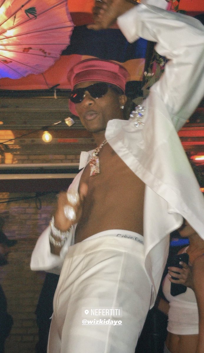 _BarnyO's tweet image. Even if your battery is on 1% leave a red heart for Big Wiz and Repost!❤️🖤🦅